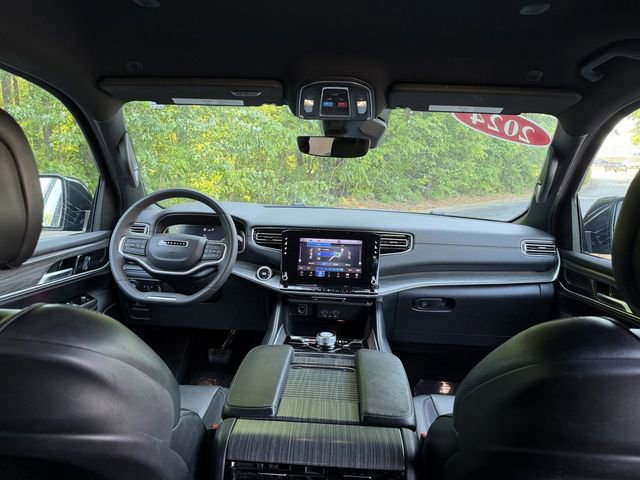 Used 2024 Jeep Wagoneer Series III AWD/4WD image 45