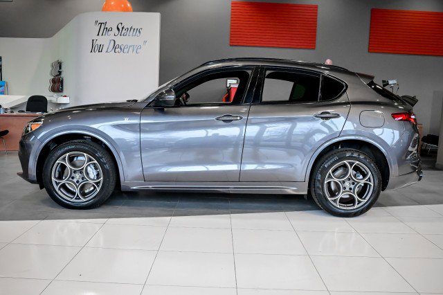 Used 2022 Alfa Romeo Stelvio Ti image 9