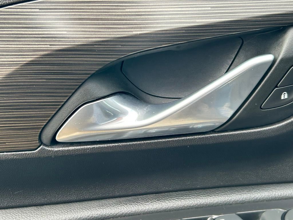 Used 2024 GMC Terrain SLE w/ Driver Convenience Package image 23