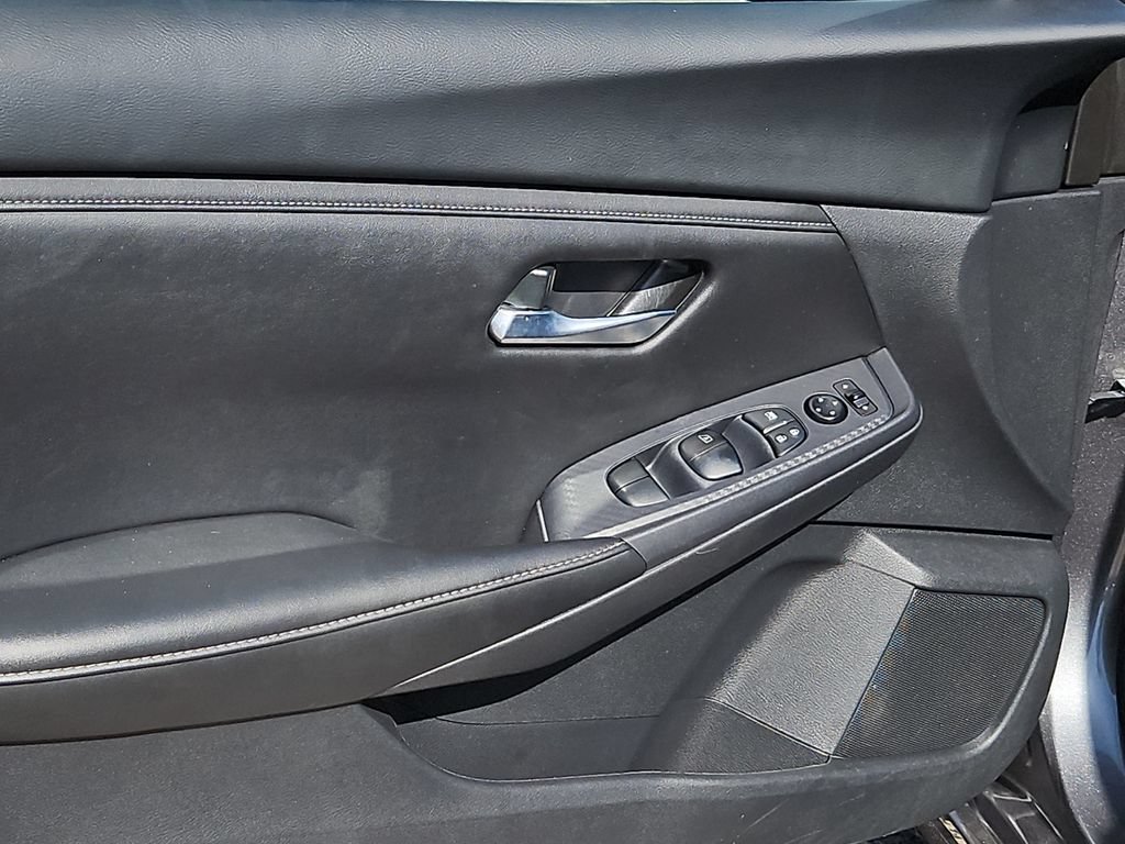 Used 2024 Nissan Sentra SV FWD image 18
