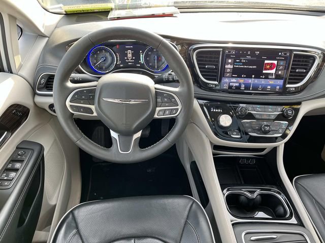 Used 2024 Chrysler Pacifica Limited image 12