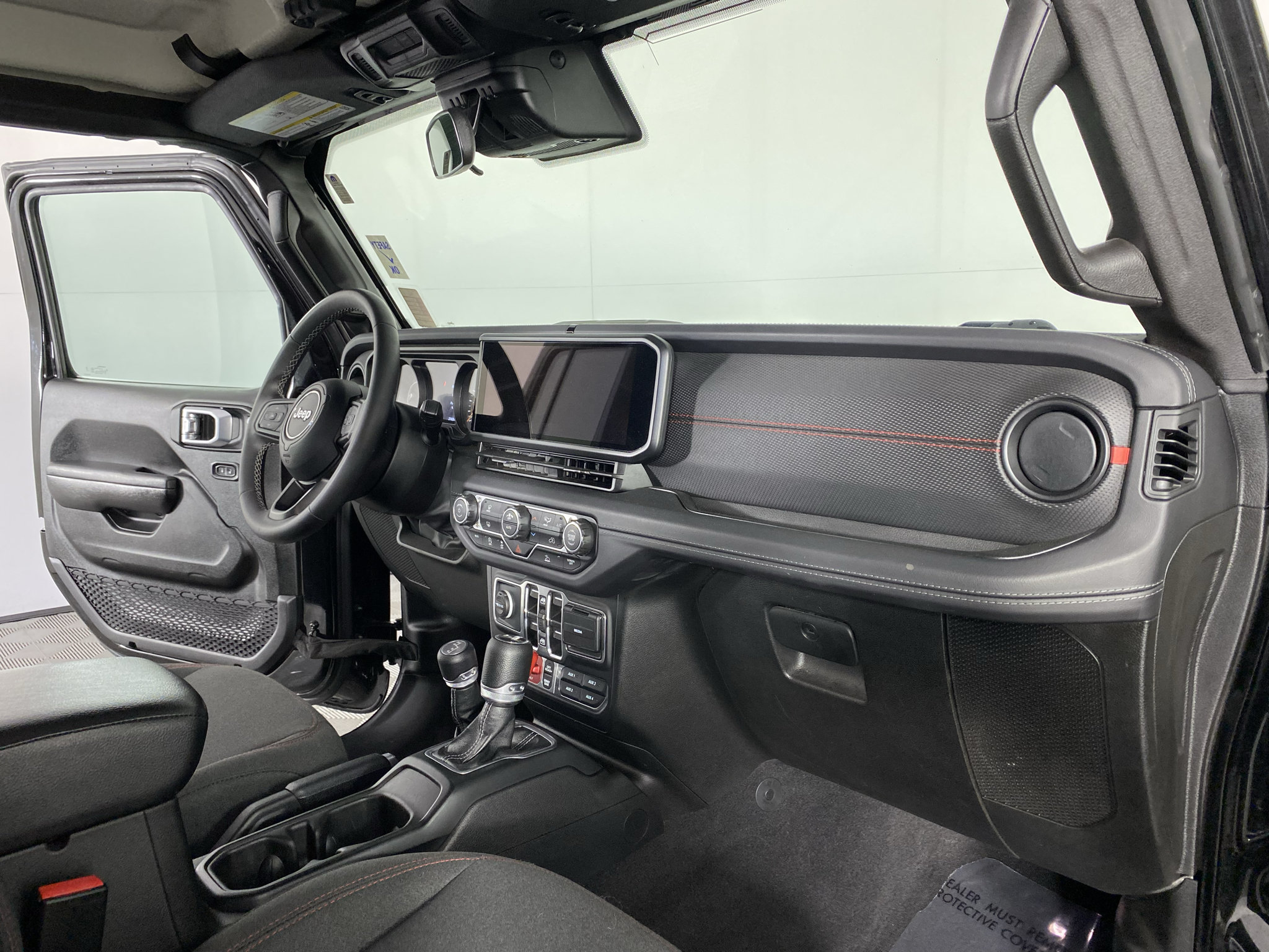 Used 2025 Jeep Wrangler Unlimited Rubicon AWD/4WD image 19