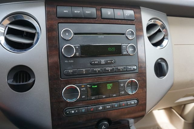 Used 2014 Ford Expedition XLT w/ Equipment Group 202A RWD image 4