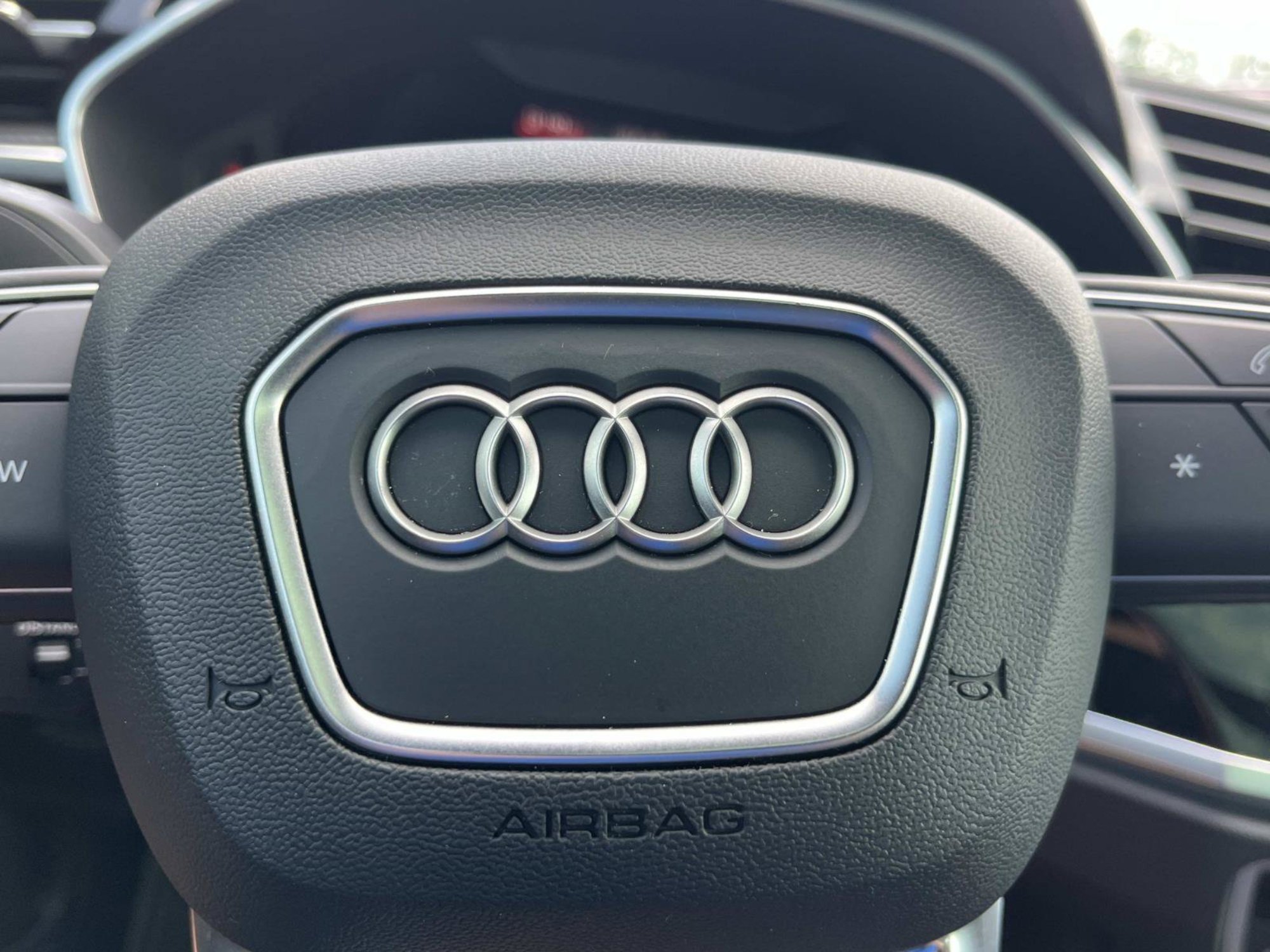 Used 2024 Audi Q3 2.0T Premium Plus w/ Premium Plus Package AWD/4WD image 32