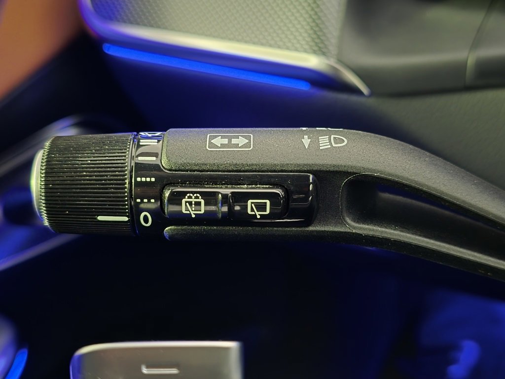 Used 2025 Mercedes-Benz GLC 300 4MATIC image 17