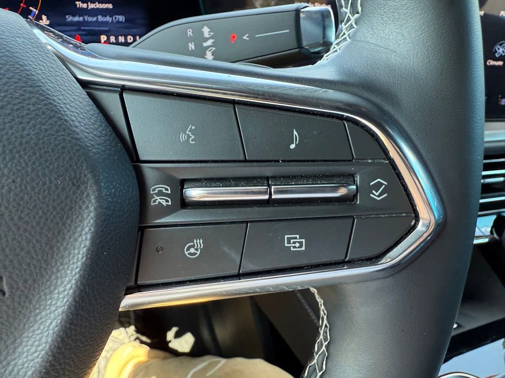 Used 2024 Chevrolet Traverse LT w/ Enhanced Driving Package image 46