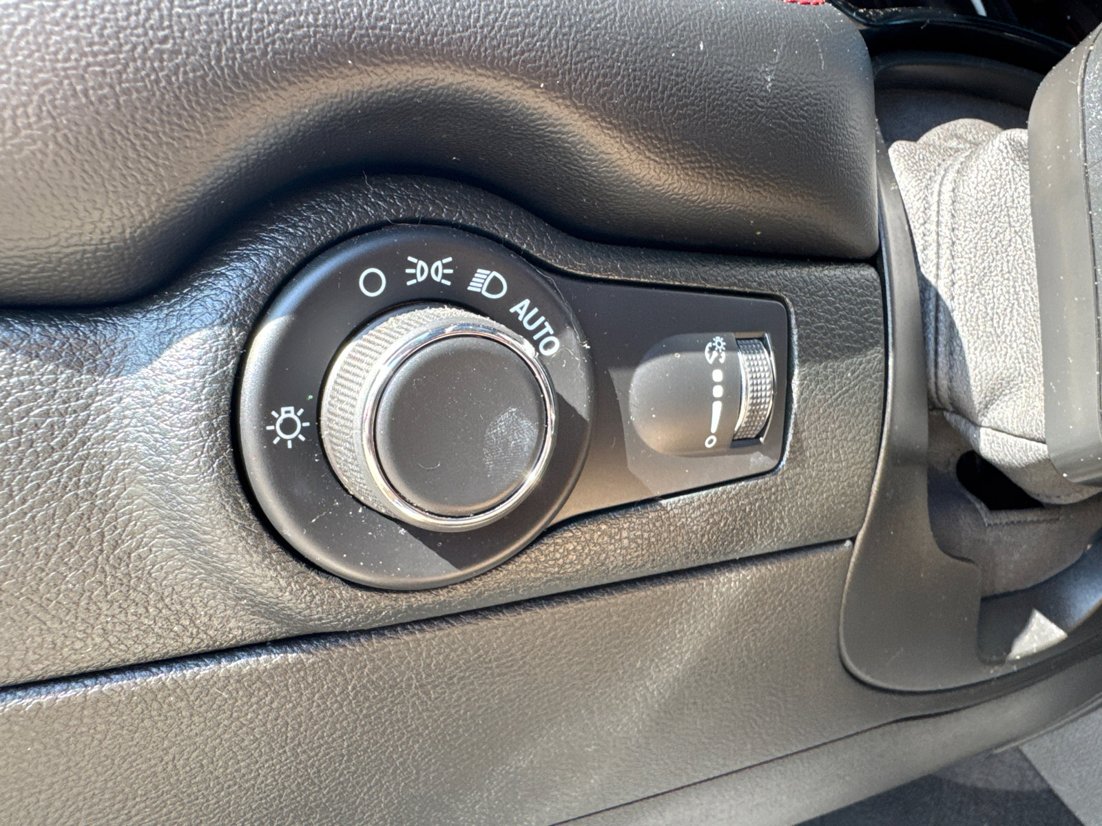 Used 2025 Dodge Durango GT AWD/4WD image 37