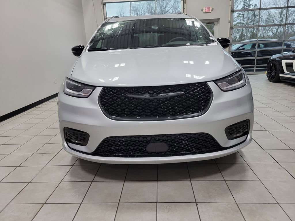 New 2026 Chrysler Pacifica Select w/ S Appearance Package video 3