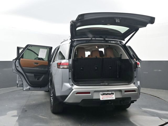 Used 2025 Nissan Pathfinder Platinum AWD/4WD image 36