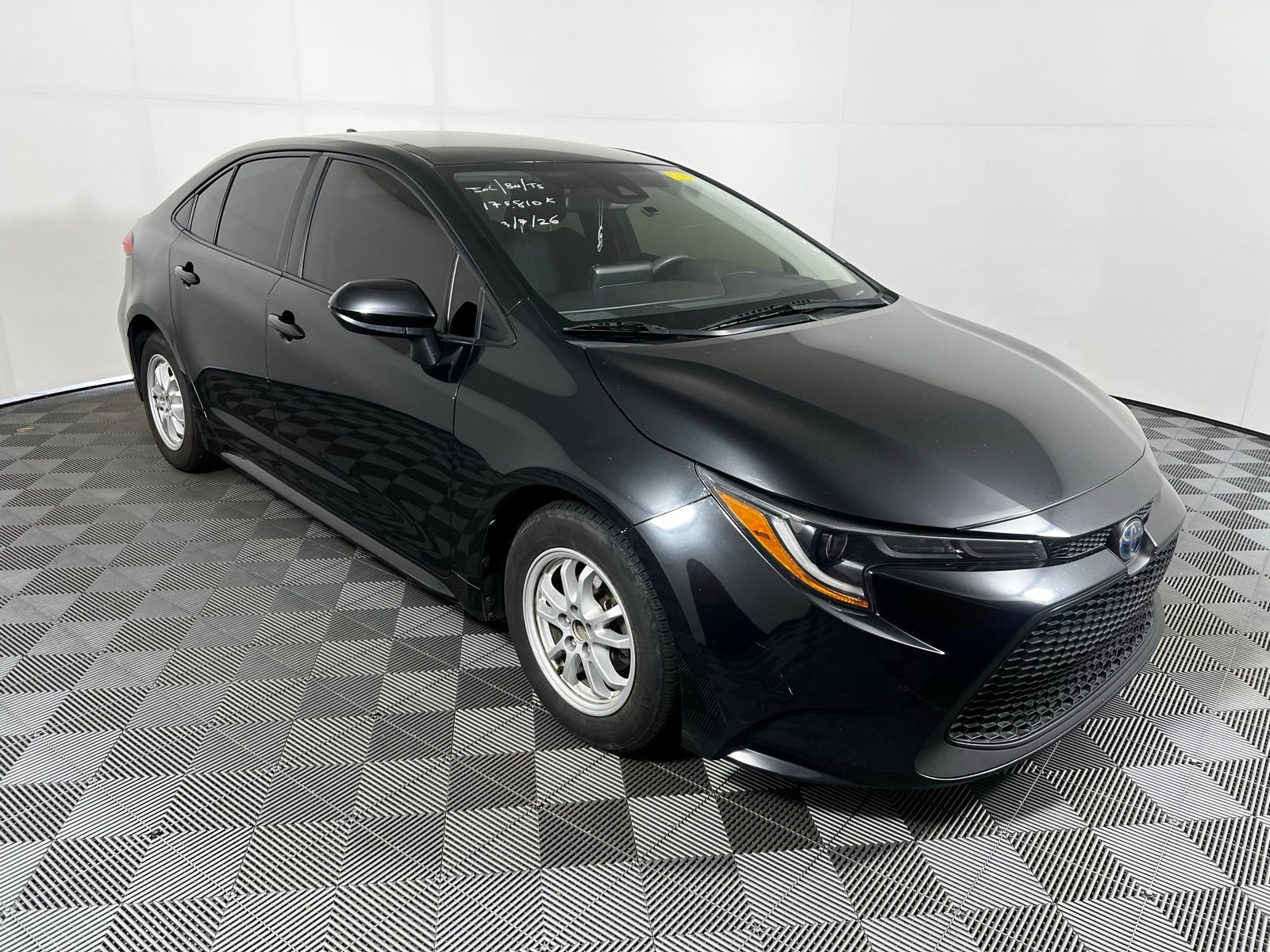 Used 2022 Toyota Corolla LE image 3