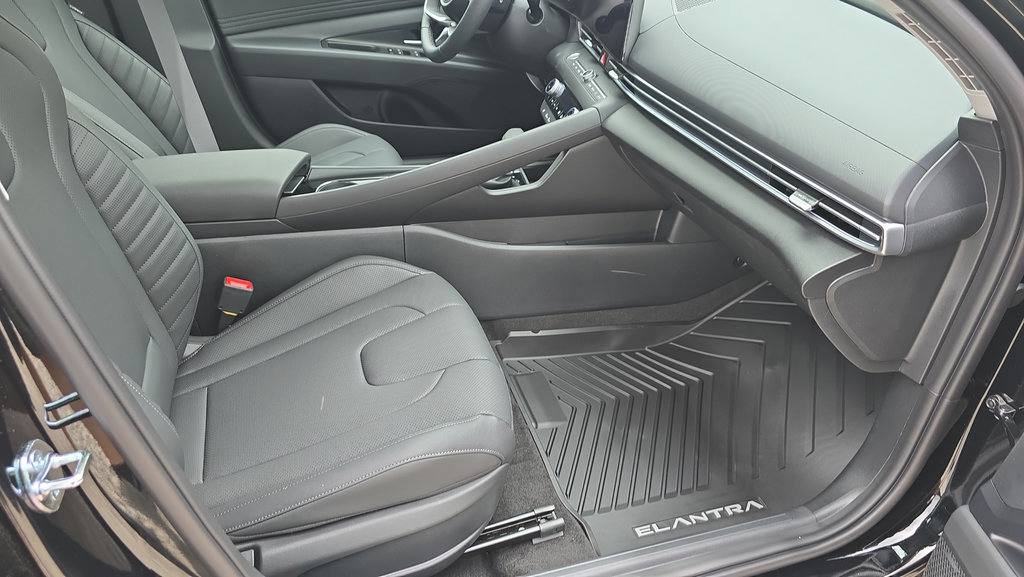 New 2026 Hyundai Elantra Limited FWD image 13