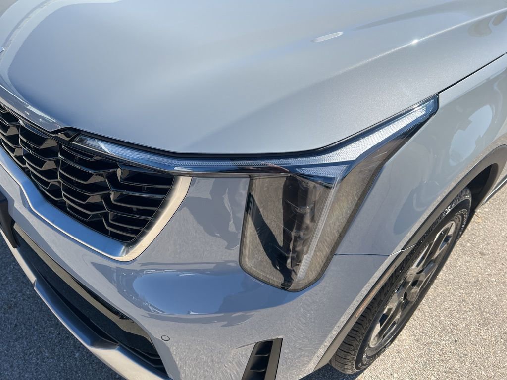 Certified 2025 Kia Sorento S image 28
