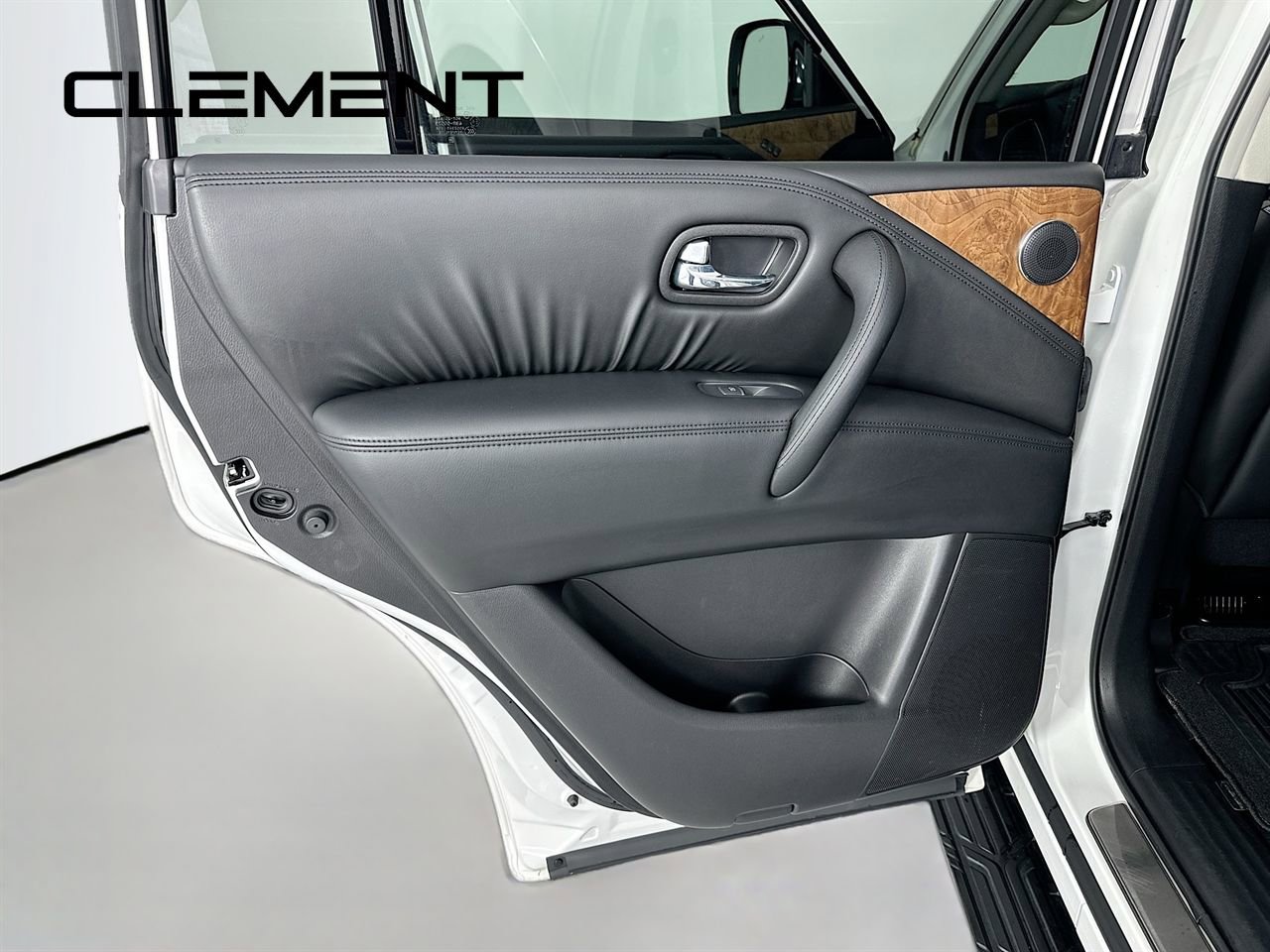 Used 2022 Nissan Armada SL w/ Captain's Chairs Package AWD/4WD image 31