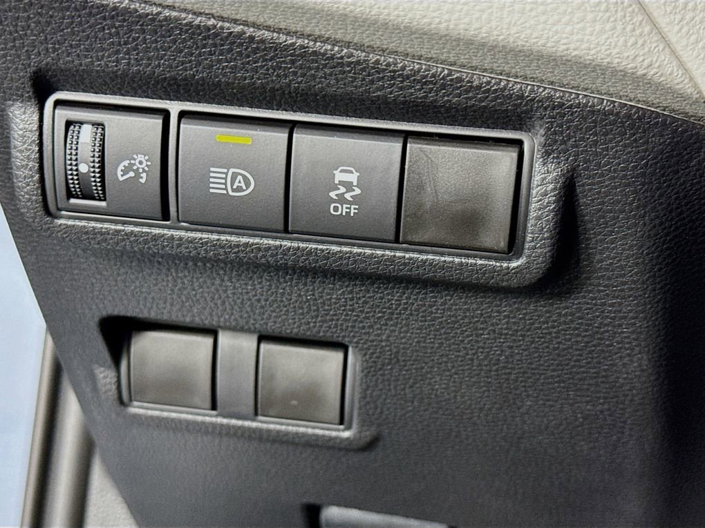 Used 2026 Toyota Corolla Cross LE image 14