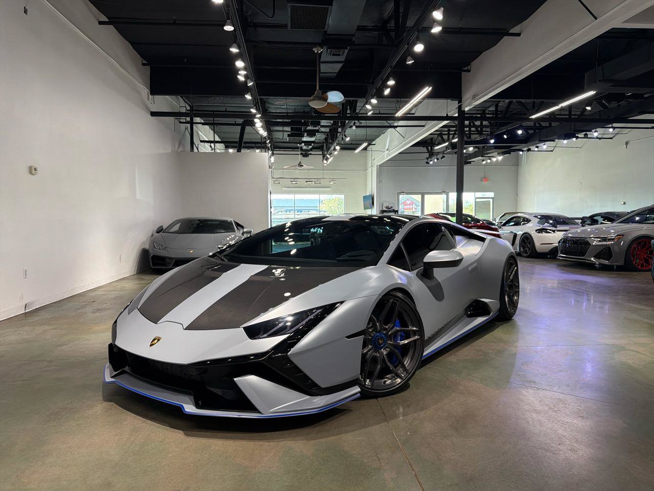 Used 2023 Lamborghini Huracan Tecnica RWD image 2