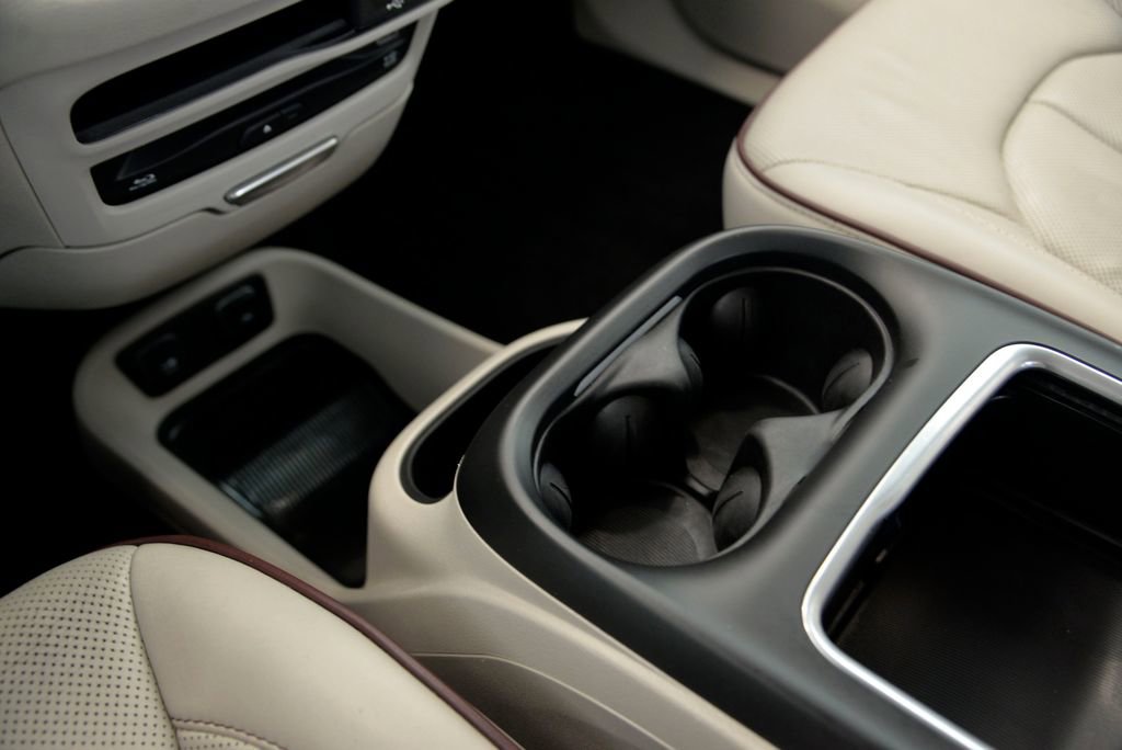 Used 2019 Chrysler Pacifica Limited w/ Advanced Safetytec Group image 26