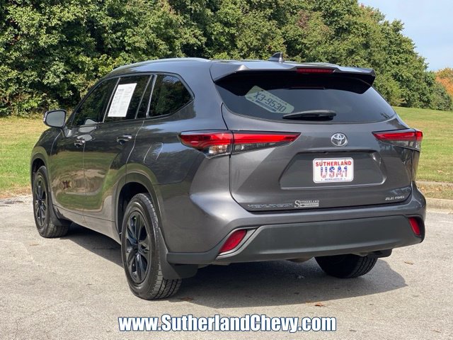 Used 2022 Toyota Highlander XLE AWD/4WD image 5