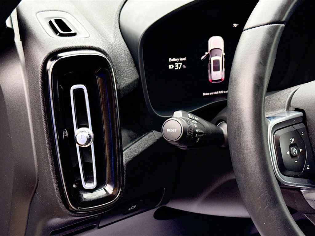 Used 2023 Volvo XC40 Recharge Plus image 11