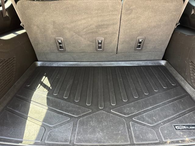 Used 2022 Chevrolet Suburban Z71 w/ Luxury Package AWD/4WD image 11