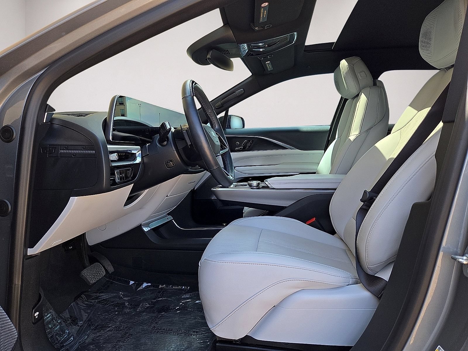 Used 2024 Cadillac Lyriq Sport RWD image 25