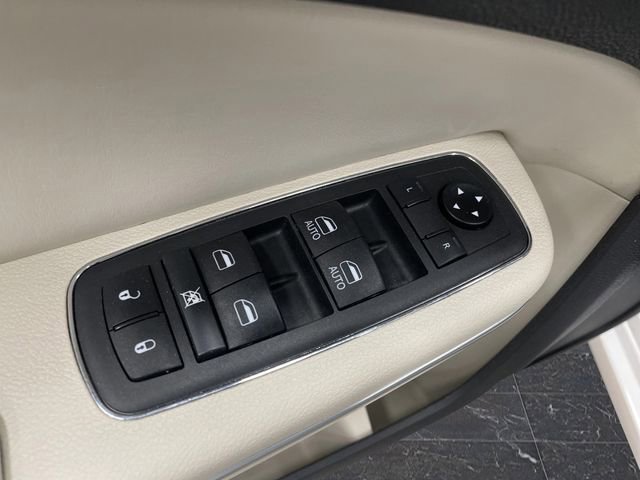 Used 2021 Chrysler 300 Touring L image 25