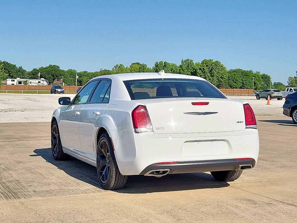 Used 2023 Chrysler 300 Touring w/ Sport Appearance Package image 4