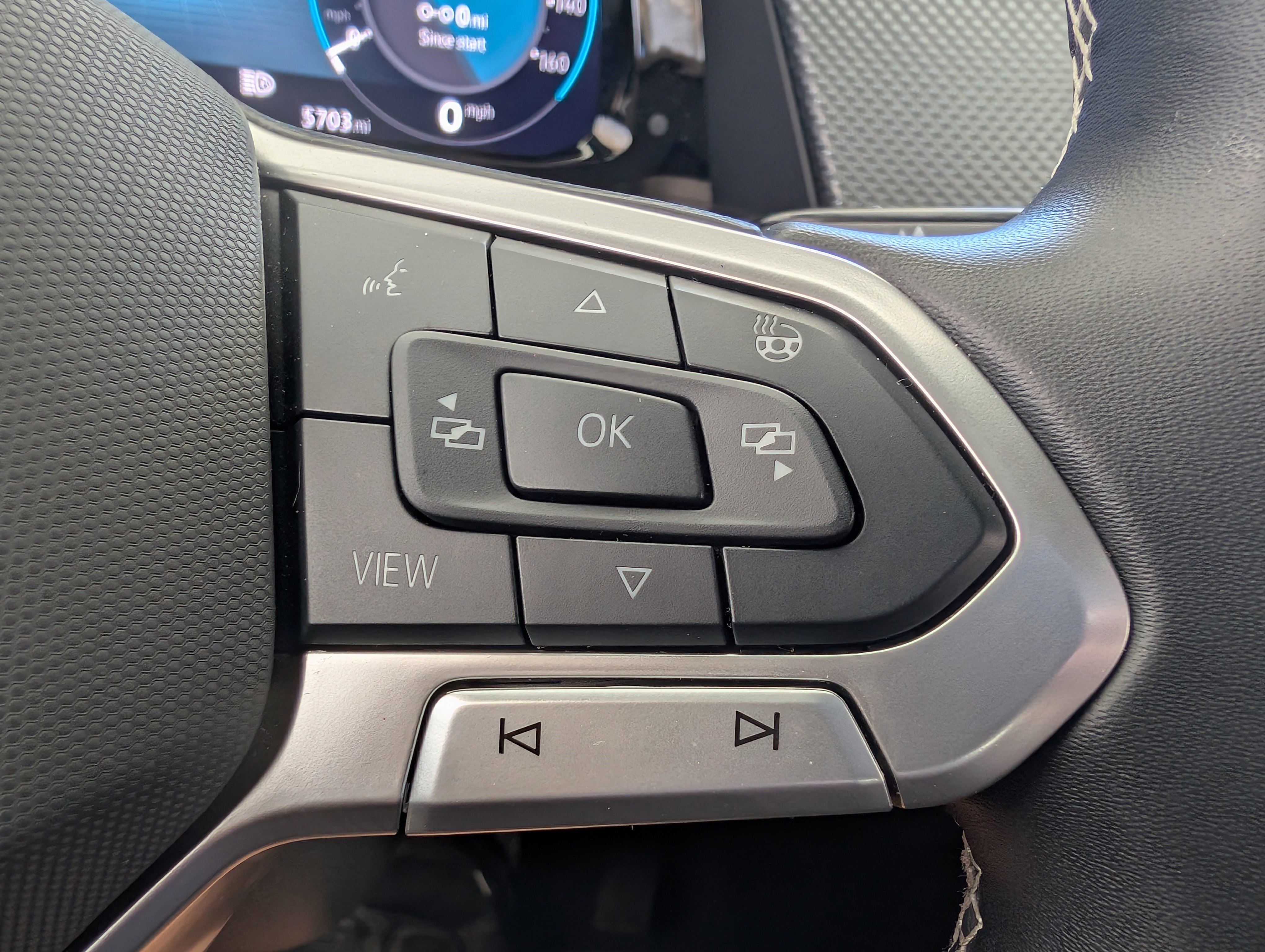 Used 2025 Volkswagen Atlas Cross Sport SEL image 34