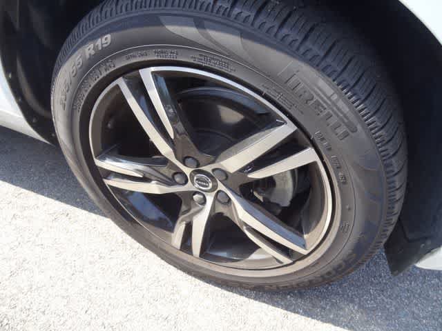 Used 2022 Volvo XC60 B5 R-Design AWD/4WD image 12
