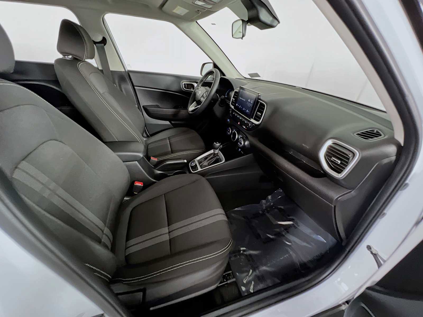 Certified 2025 Hyundai Venue SEL FWD image 27