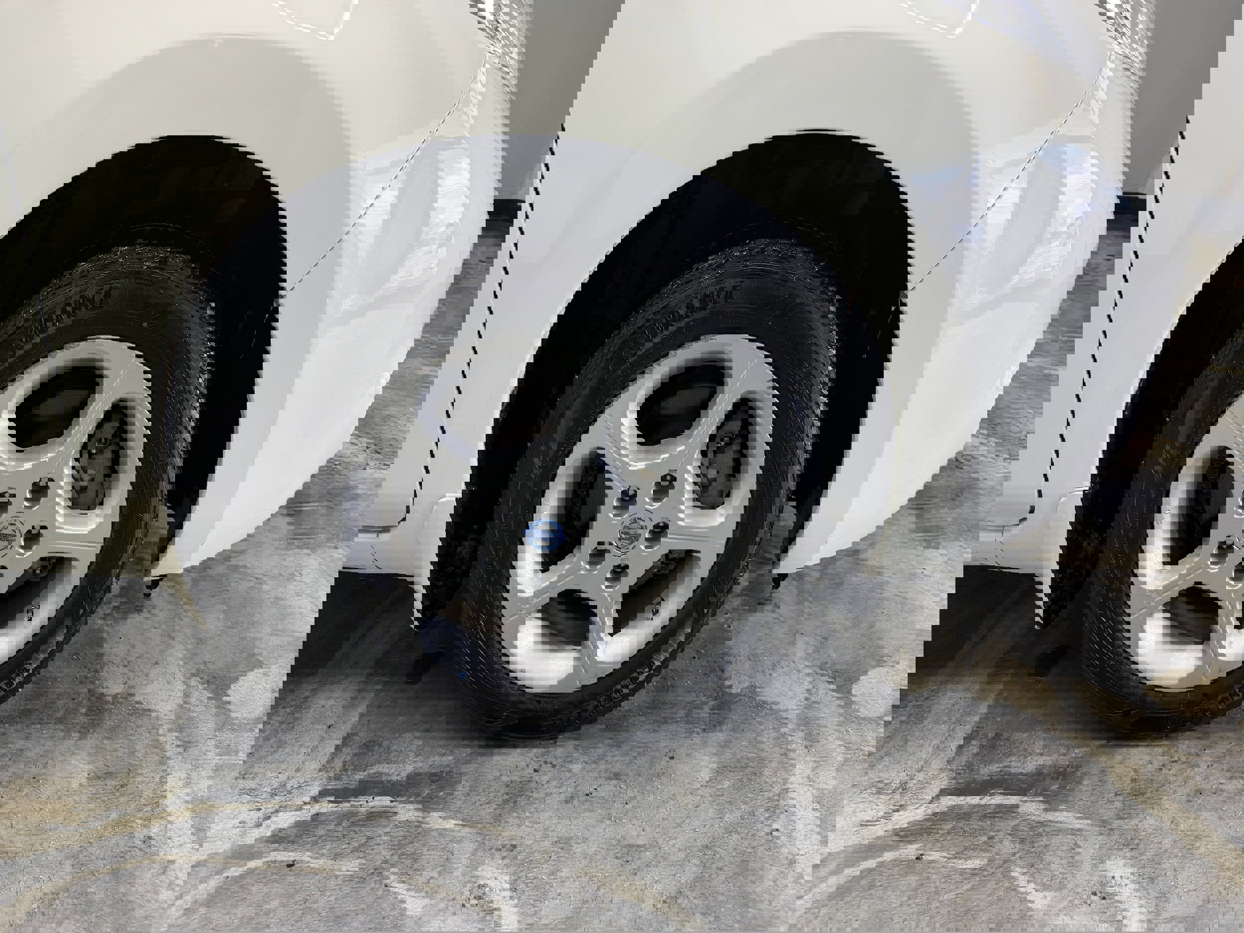 Used 2012 Nissan Leaf SL image 25