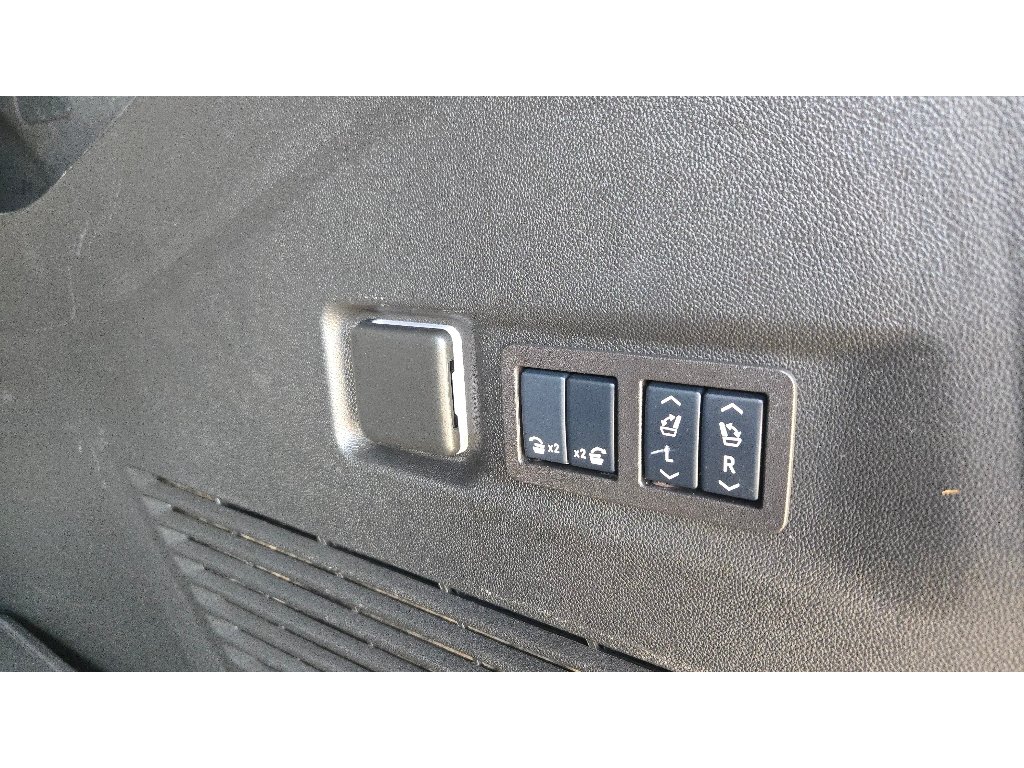 Used 2024 Chevrolet Suburban RST w/ Luxury Package AWD/4WD image 17
