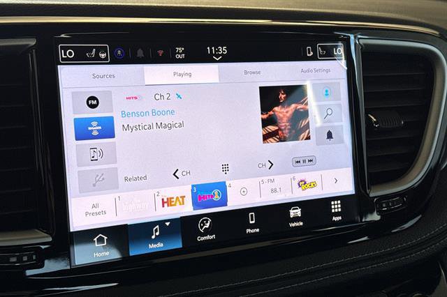 New 2026 Chrysler Pacifica Select image 16