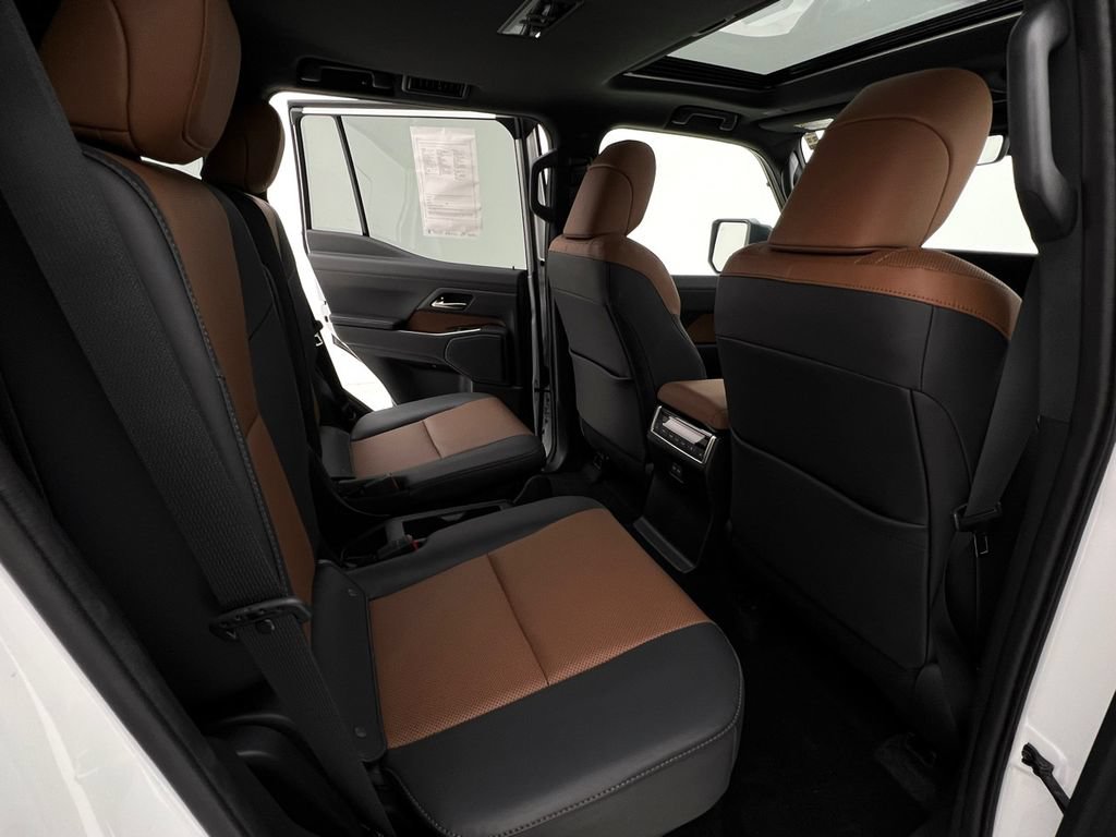 Used 2025 Lexus GX 550 w/ Accessory Package (2T) AWD/4WD image 15