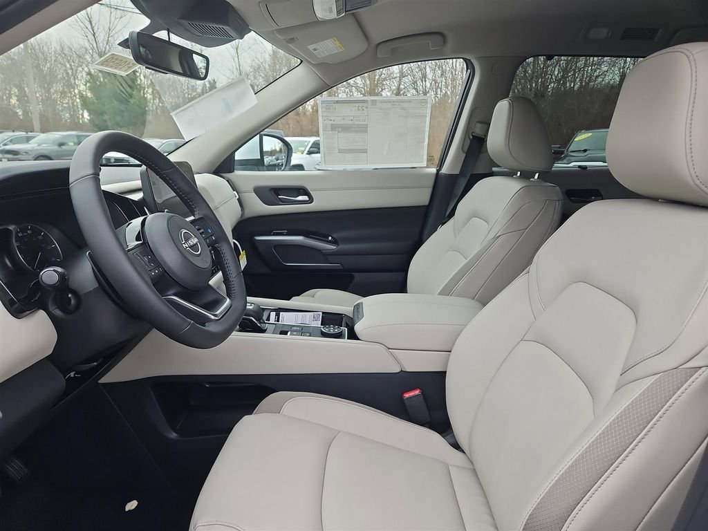 New 2025 Nissan Pathfinder SL w/ Black Appearance Package image 10