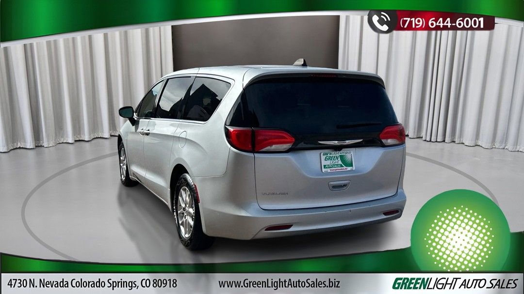Used 2023 Chrysler Voyager LX image 3