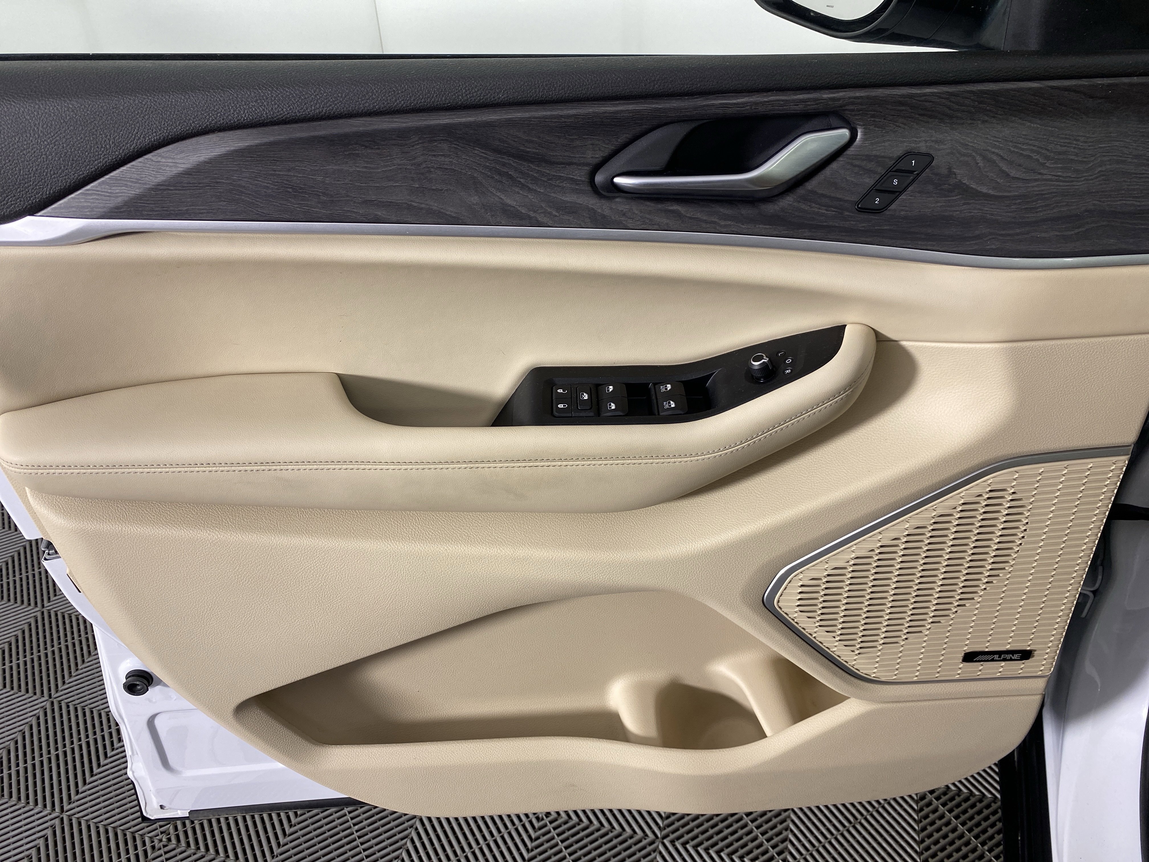 Used 2022 Jeep Grand Cherokee Limited image 16