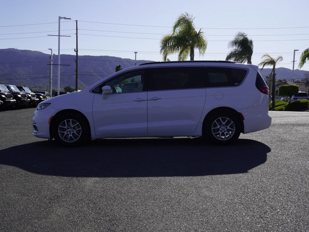 Used 2022 Chrysler Pacifica Touring-L image 7