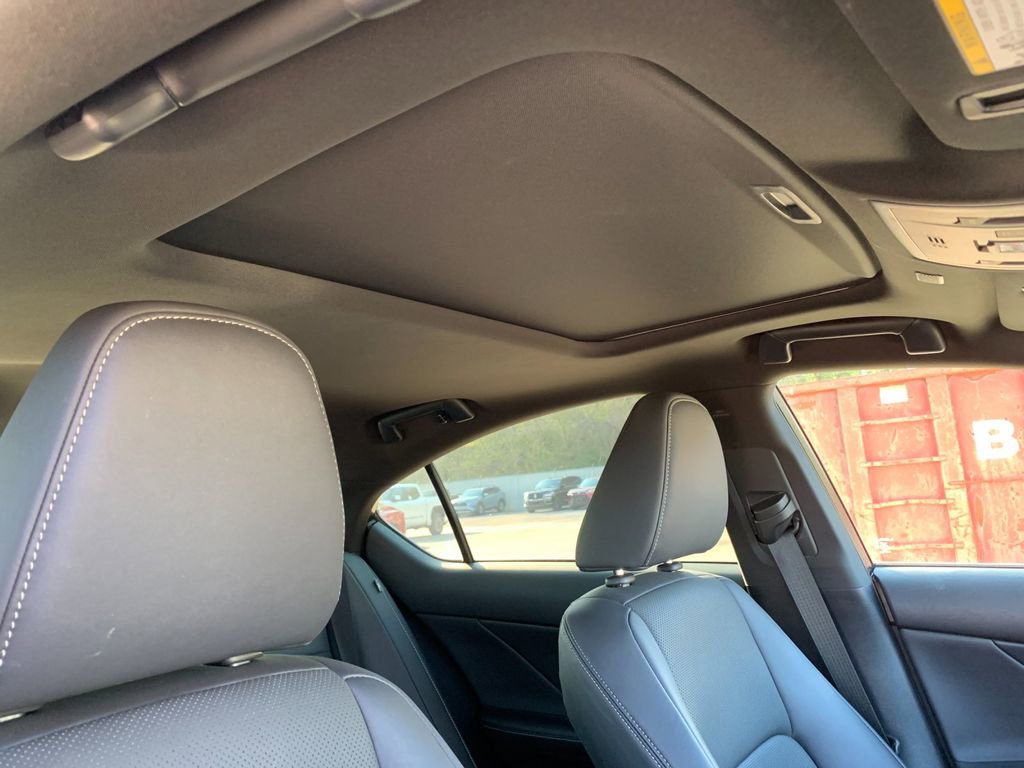 Used 2025 Lexus IS 350 F Sport w/ Navigation Package image 18