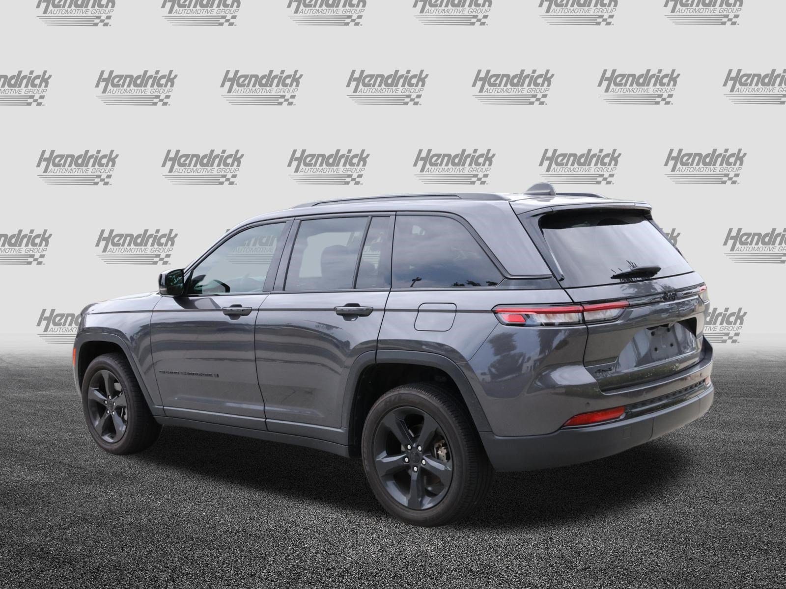 Used 2023 Jeep Grand Cherokee Altitude AWD/4WD image 7