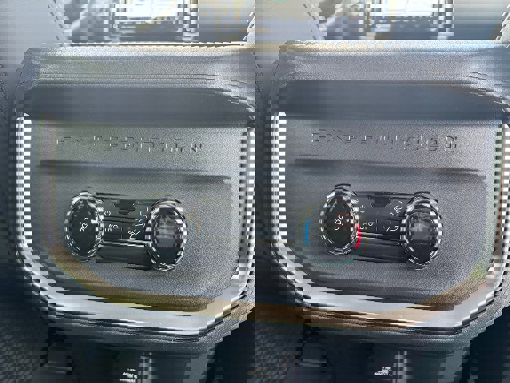 New 2025 Ford Expedition Active image 16