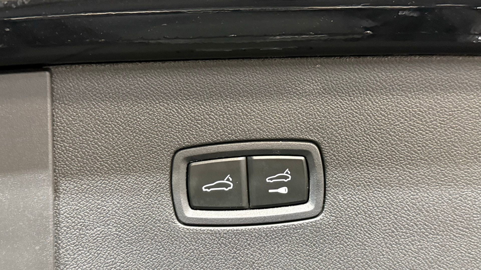 Used 2025 Porsche Cayenne Coupe image 29