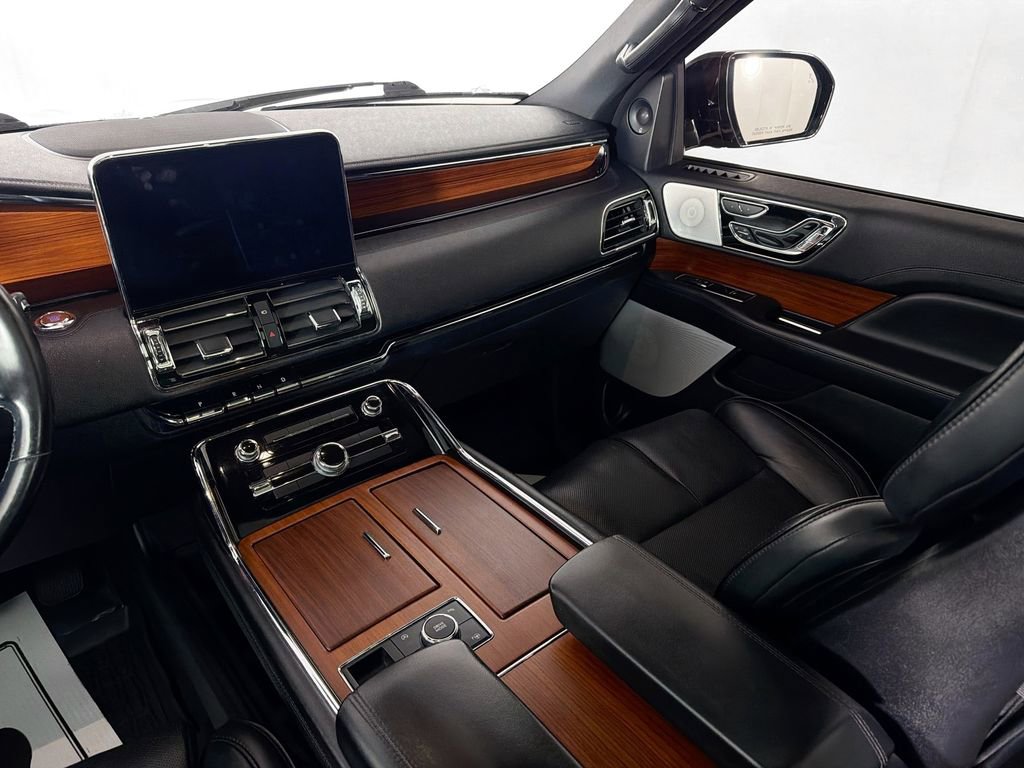 Used 2019 Lincoln Navigator Reserve image 23