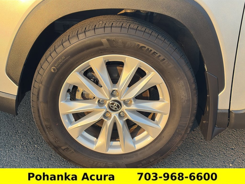 Used 2023 Toyota Corolla Cross LE AWD/4WD image 25