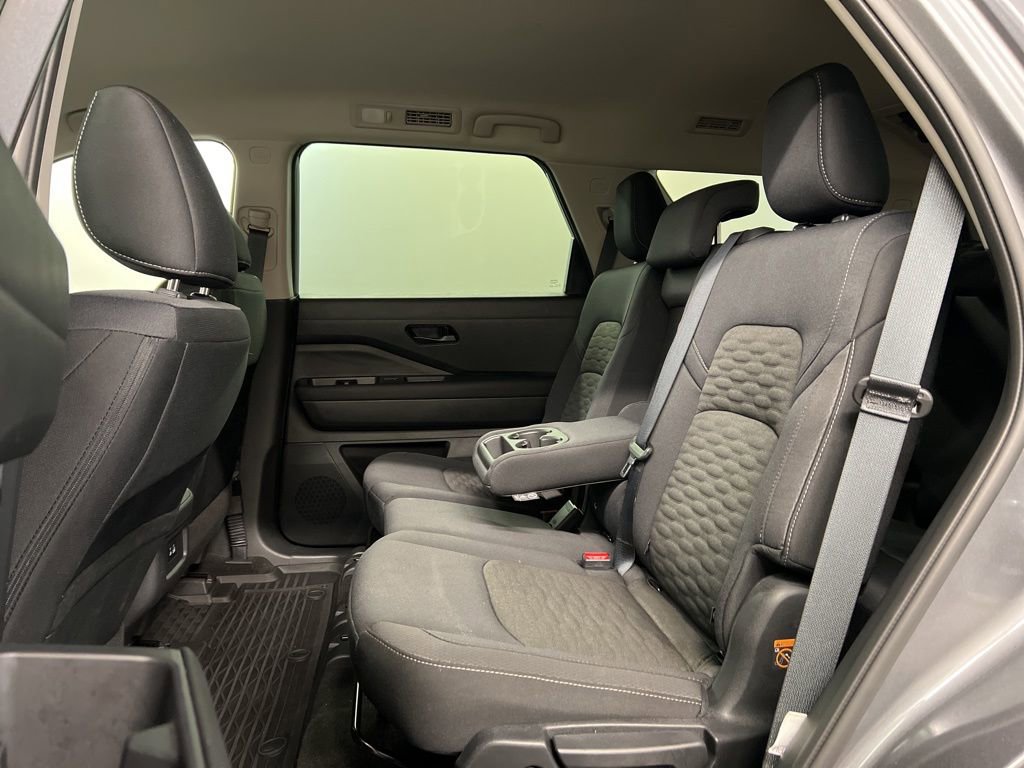 Used 2025 Nissan Pathfinder SV AWD/4WD image 31