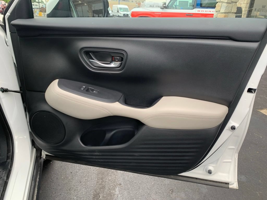 Used 2025 Honda HR-V LX image 31