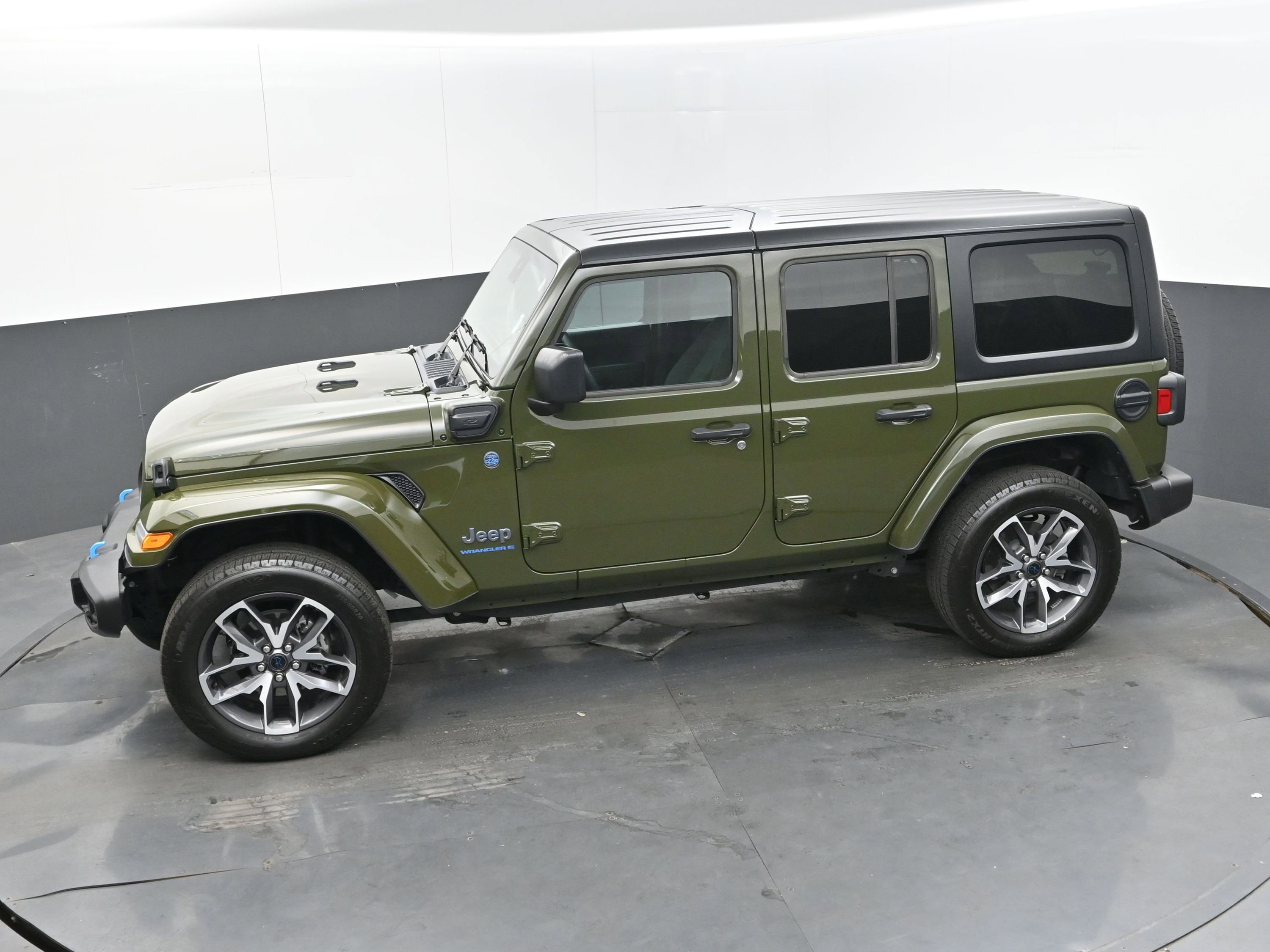 Used 2024 Jeep Wrangler Sport S image 34