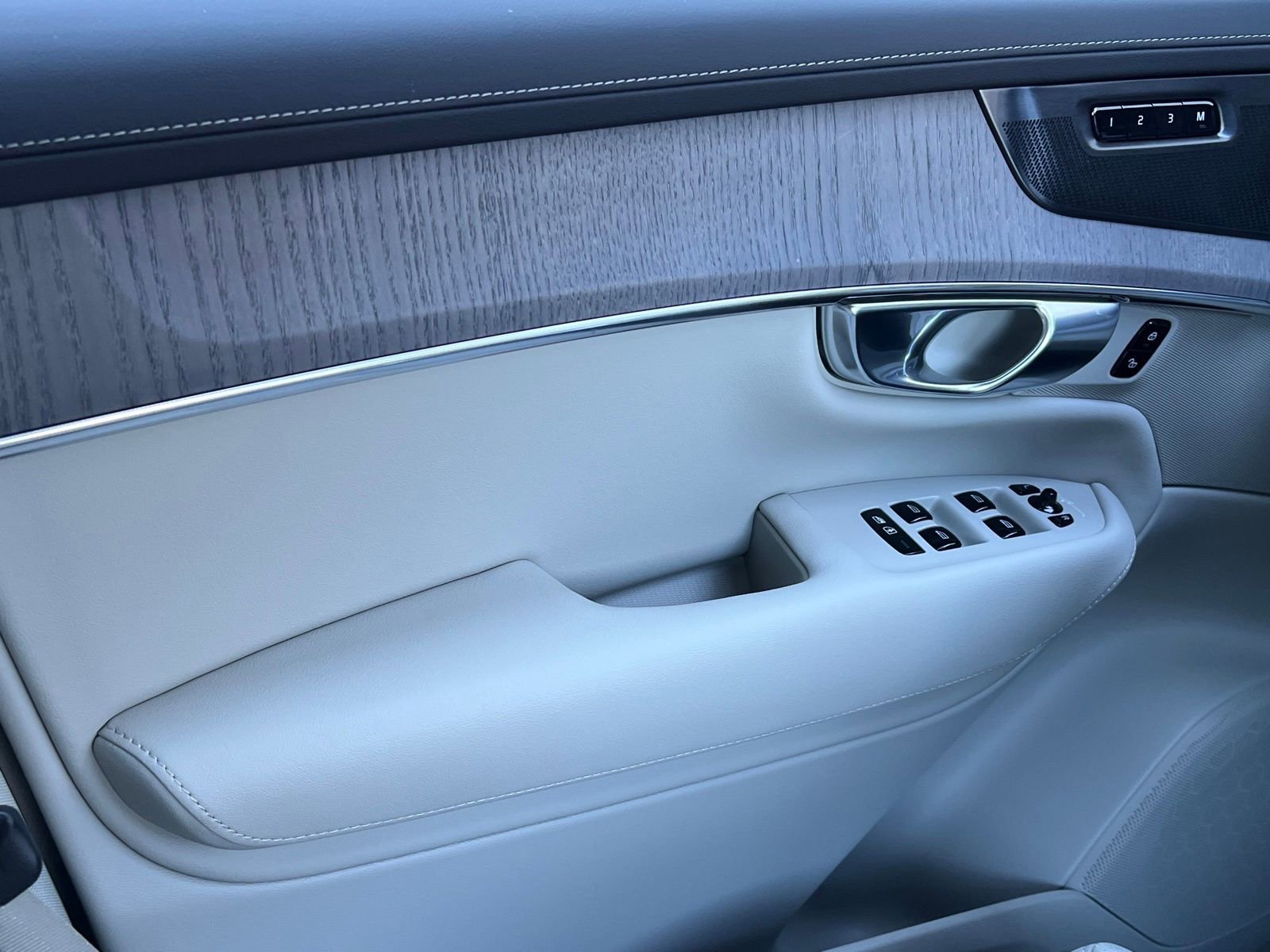 New 2026 Volvo XC90 B6 Ultra image 30