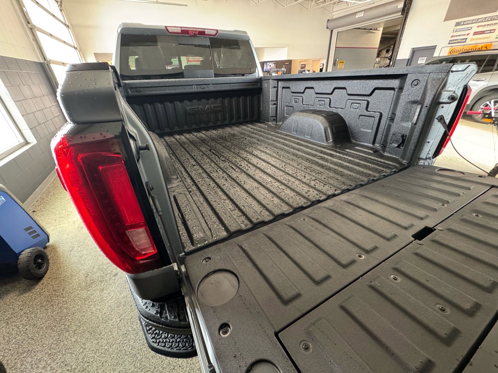 New 2026 GMC Sierra 1500 AT4 w/ AT4 Premium Package AWD/4WD image 8