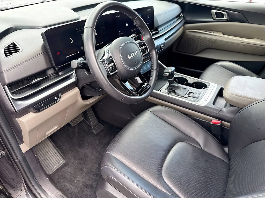 Certified 2025 Kia Carnival FWD image 24