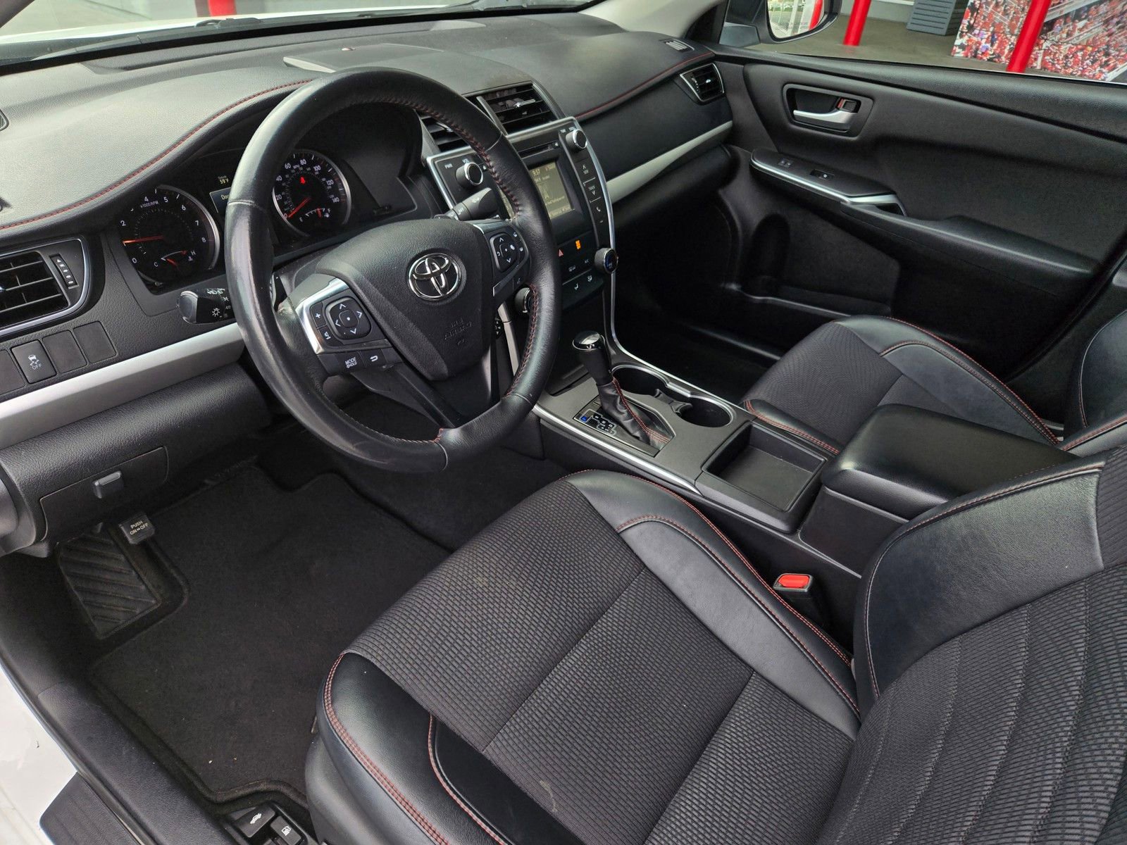 Used 2016 Toyota Camry SE image 8